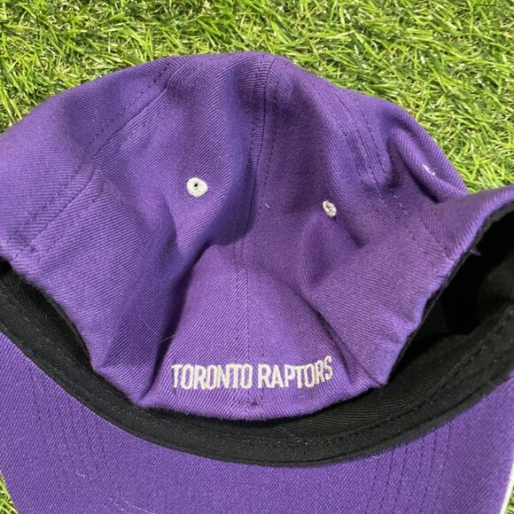 Vintage Nike Toronto Raptors Fitted Hat - Picture 4 of 8